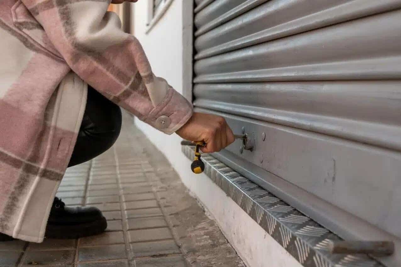 15 lojas no Centro são fiscalizadas em operação contra furto e receptação de celulares