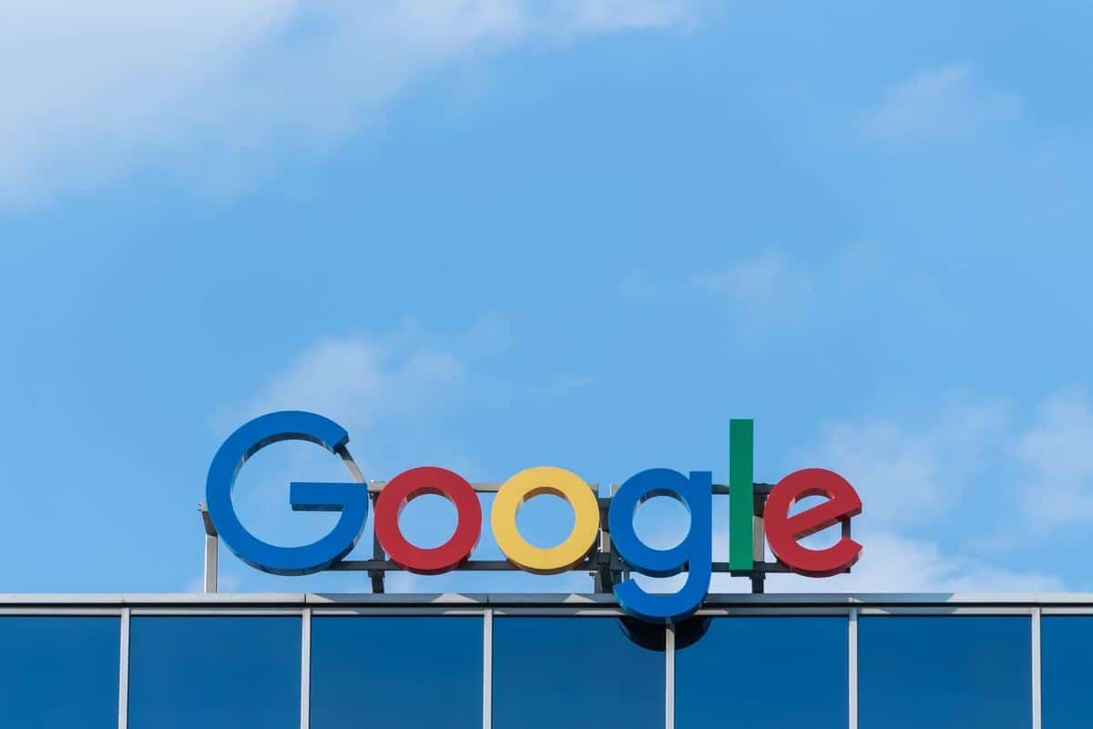 Google alfineta Apple em anúncio do iOS 26 e cita Pixel 10 no vídeo