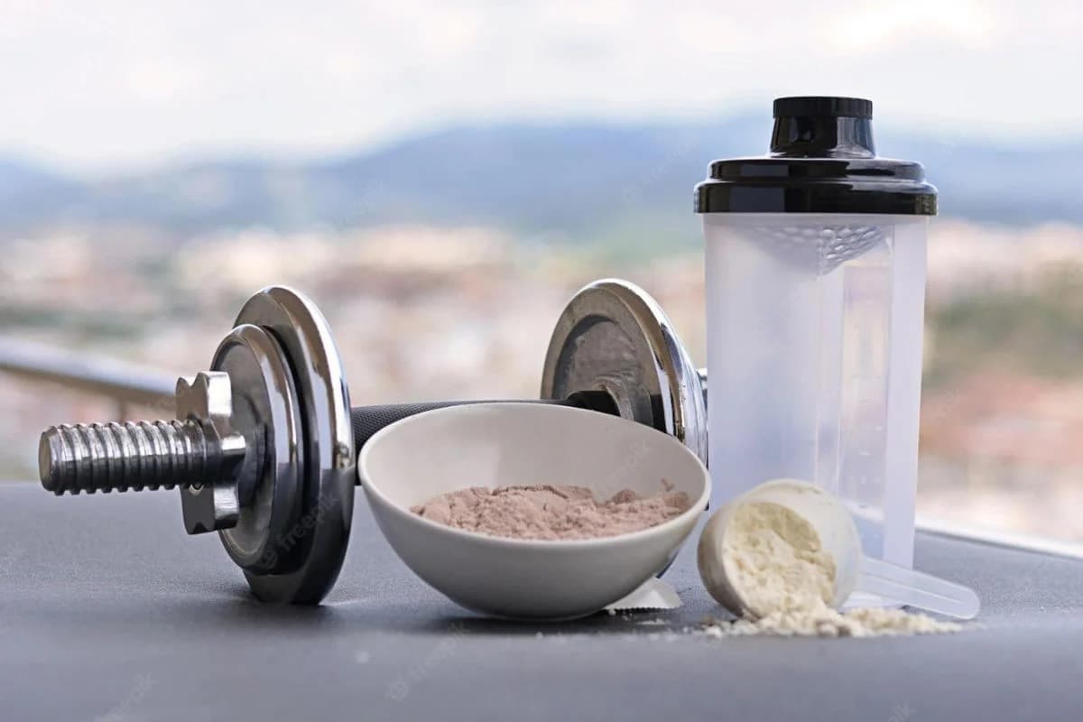 Anvisa recolhe whey de marca famosa por risco à saúde; veja se você tem em casa