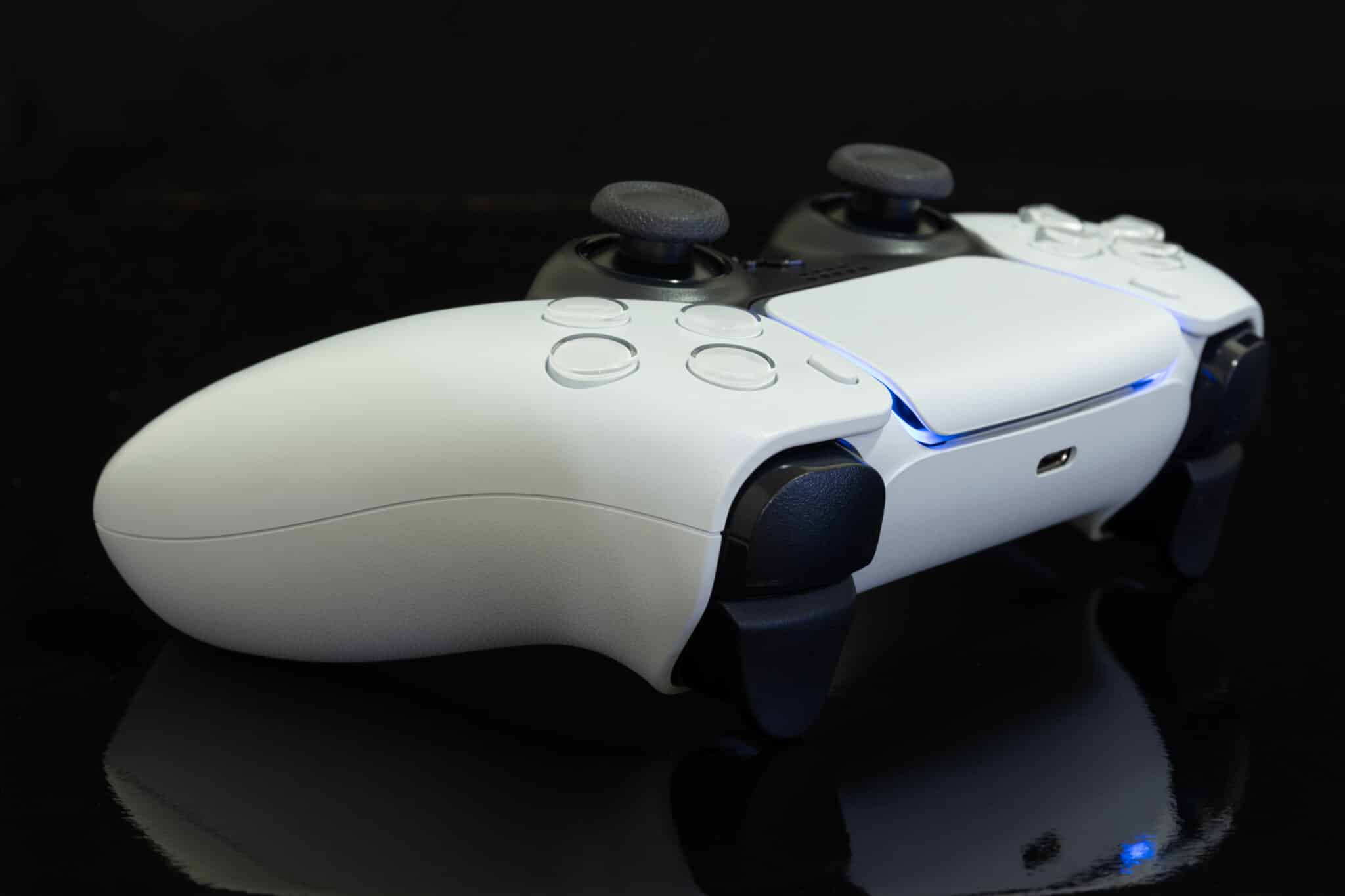 PlayStation lança recurso de pareamento simultâneo para DualSense