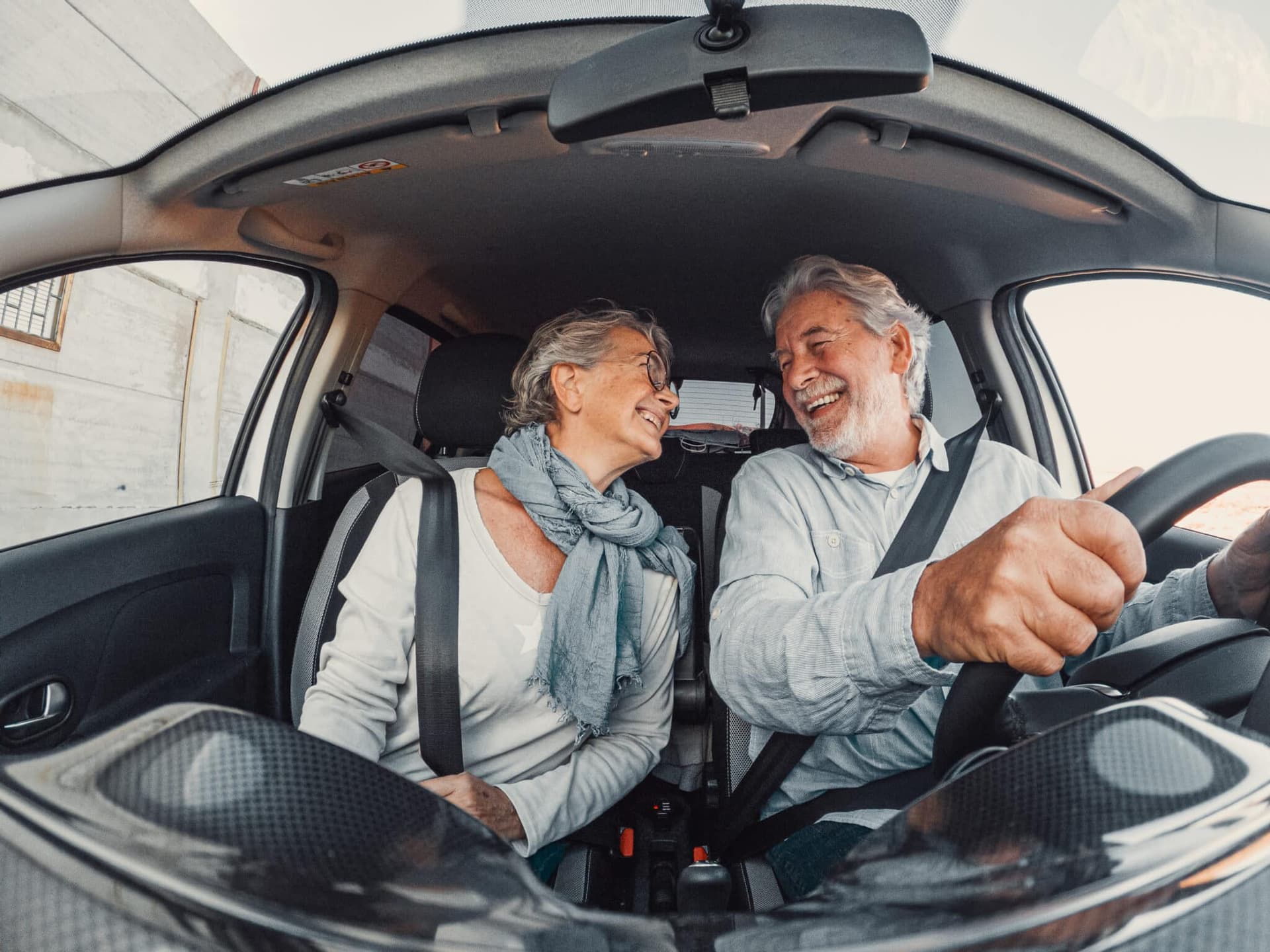 Nova lei garante carro novo com isenção de impostos para idosos; veja quem tem direito