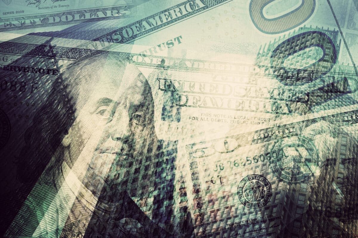 Dólar recua para R$ 5,54 após divulgação de dados nos EUA
