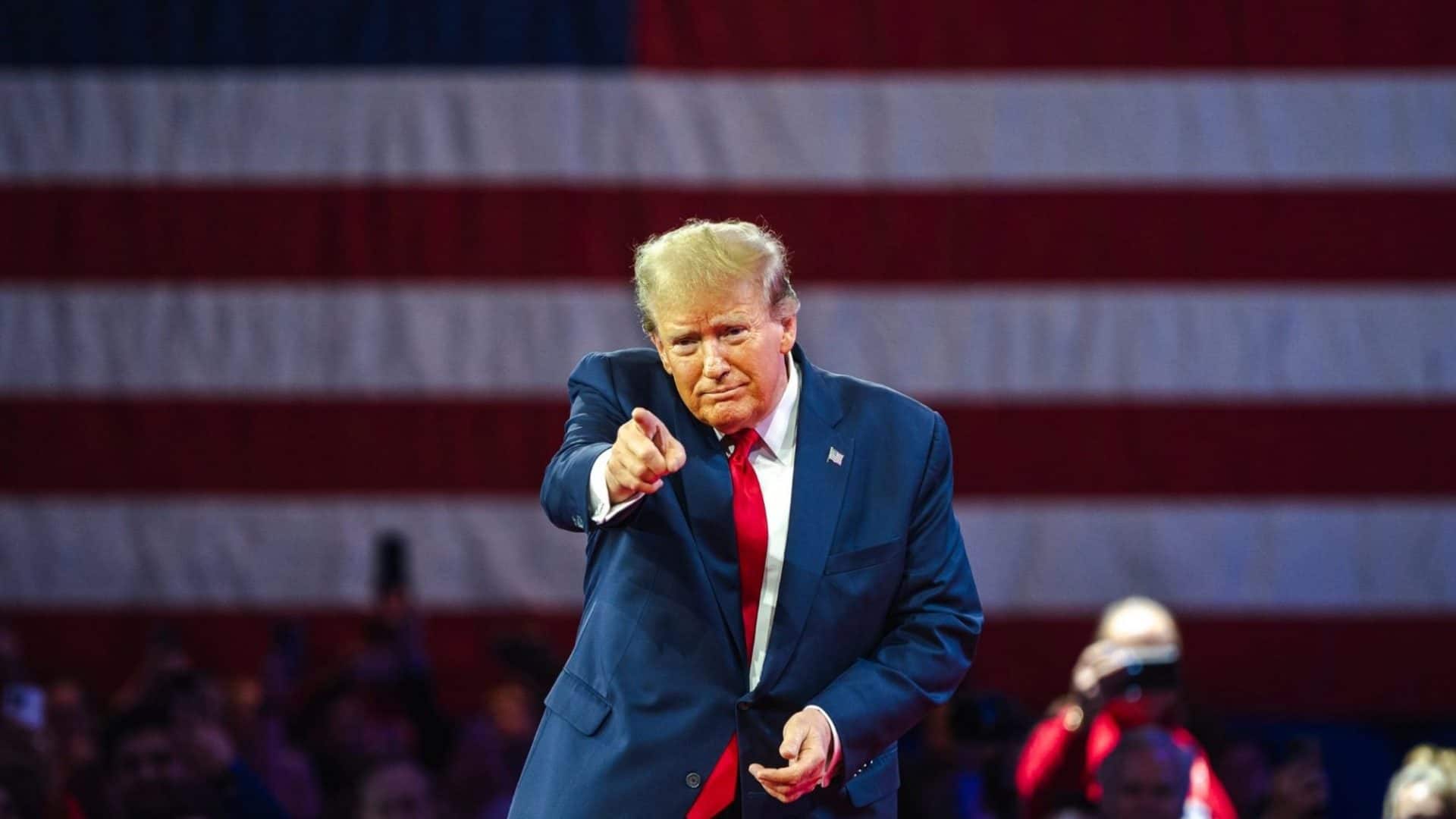 Trump diz que tarifas trarão bilhões aos EUA: “É só o começo”