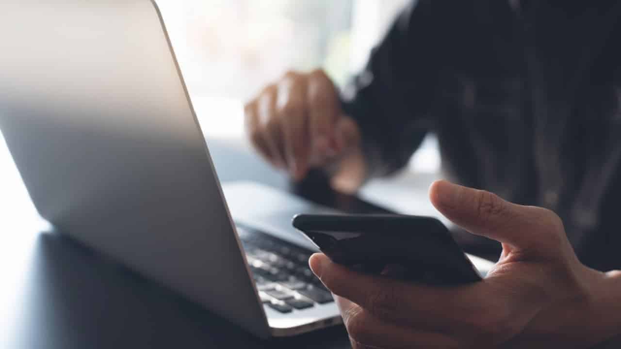 Criminosos criam cópias de sites de bancos e fintechs para aplicar golpes