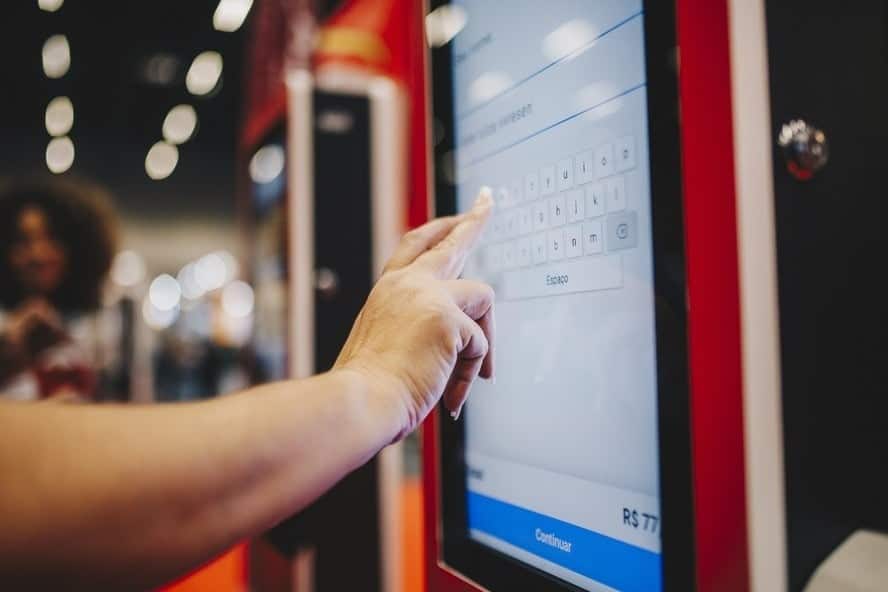 iFood adquire 20% da CRMBonus e amplia atuação no varejo digital