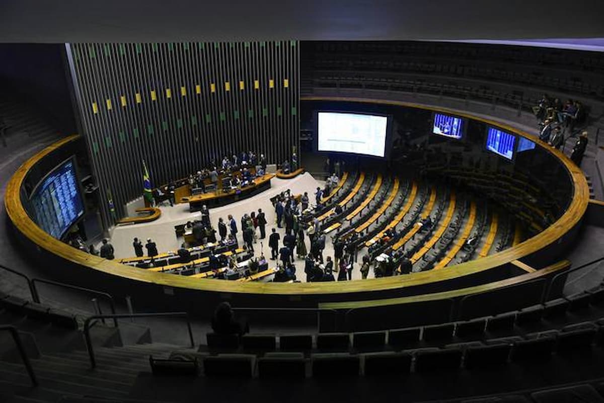 MP que prevê pagamento extra a servidores para reduzir fila do INSS é aprovada no Senado