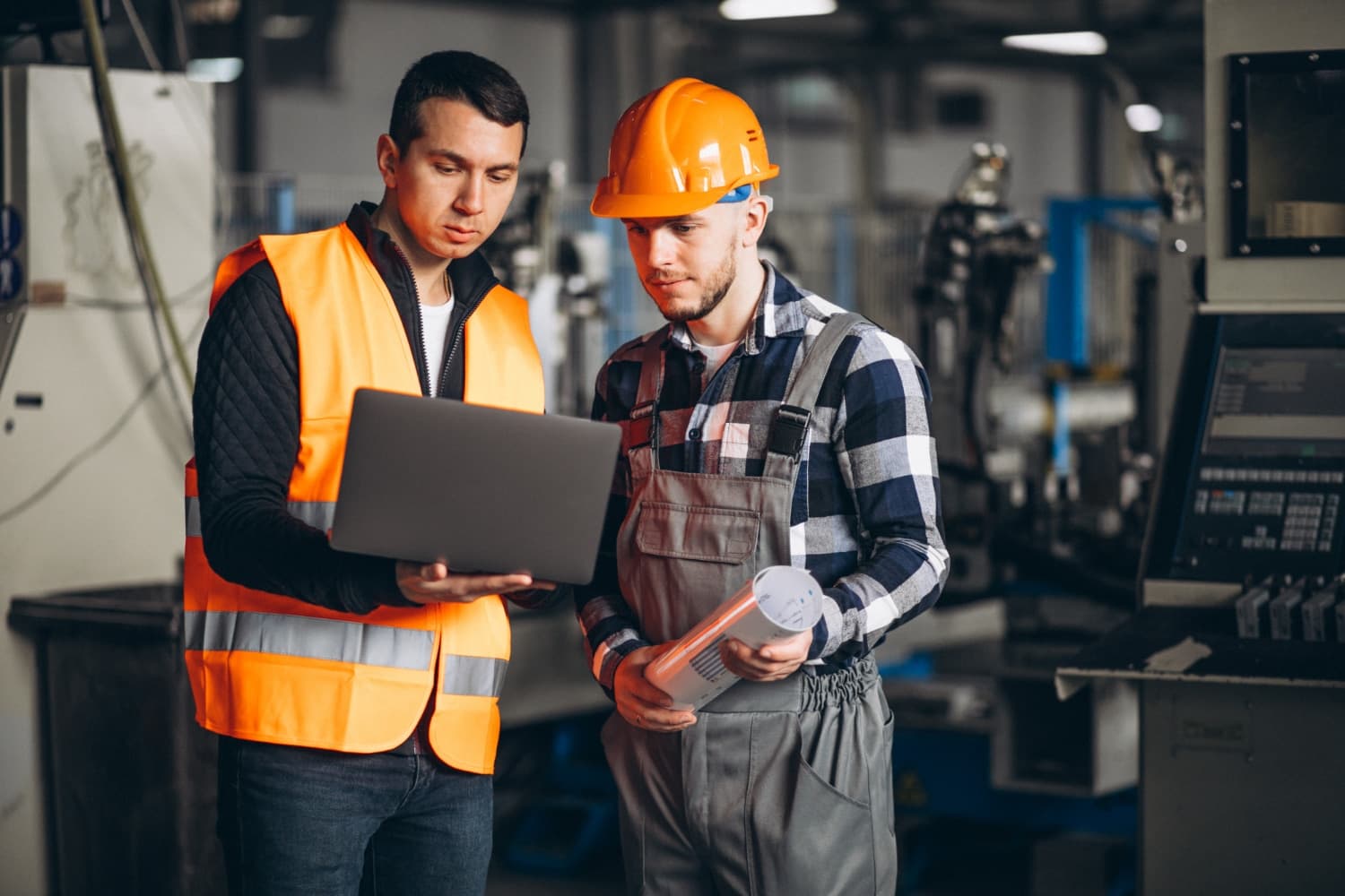 Produção industrial recua com impacto maior nos setores mais vulneráveis