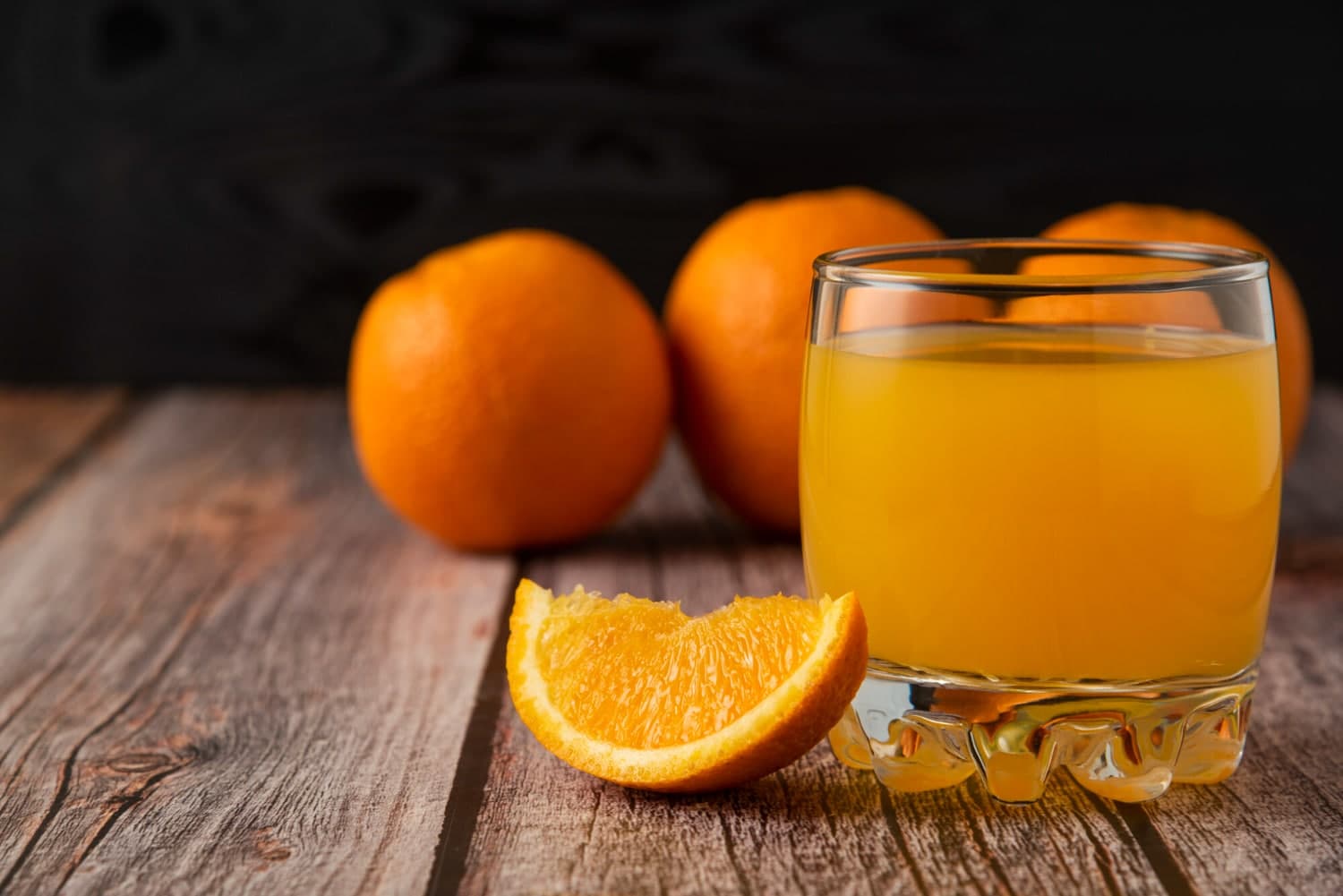 Exportadores de suco de laranja enfrentam impacto de R$ 4,3 bilhões com tarifaço, alerta associação