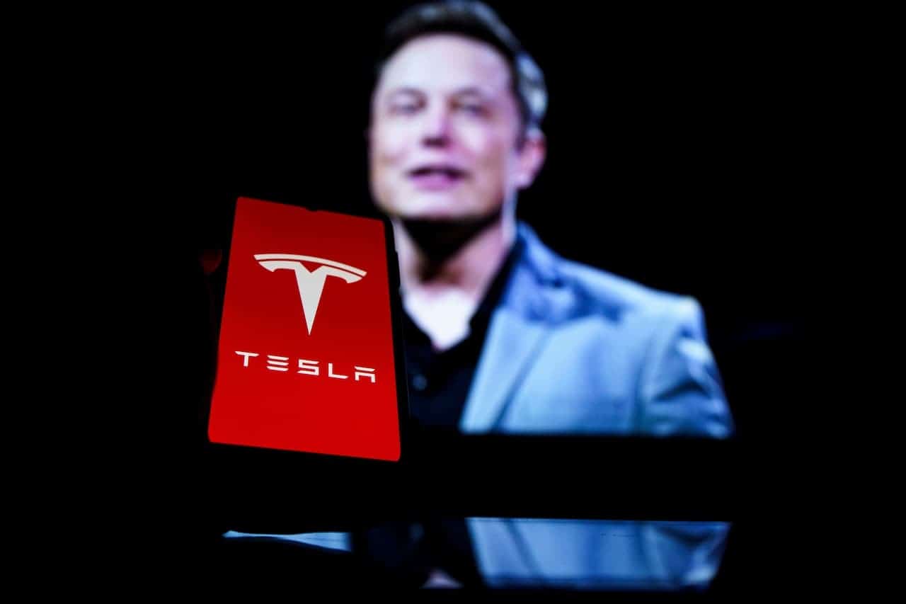 Tesla pode votar investimento na xAI, diz Musk, que afasta fusão entre empresas
