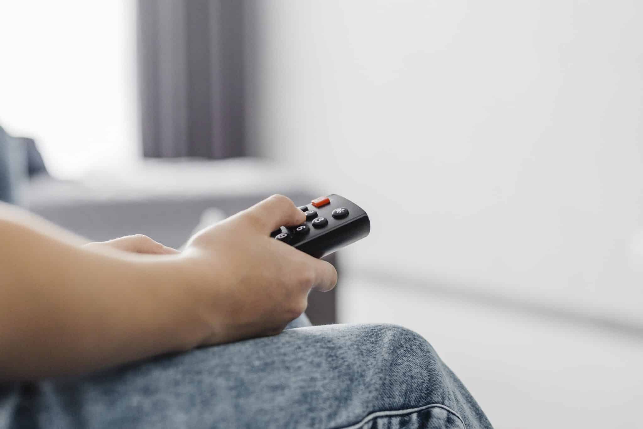 Anatel revela: TV Box pirata é porta de entrada para golpes virtuais; entenda
