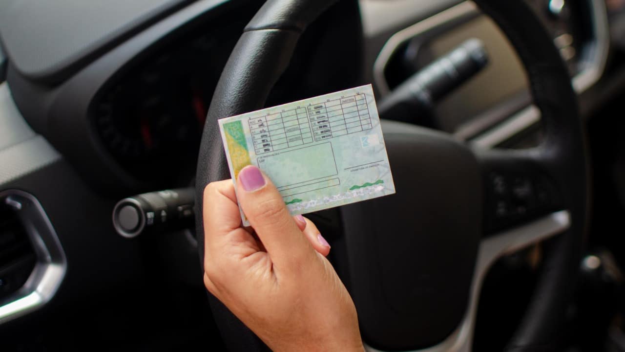 Quem pode tirar CNH de graça? Veja requisitos e benefícios