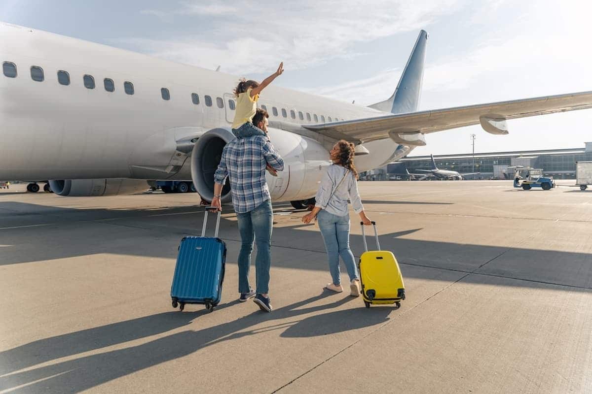 Saiba como economizar em viagens com crianças