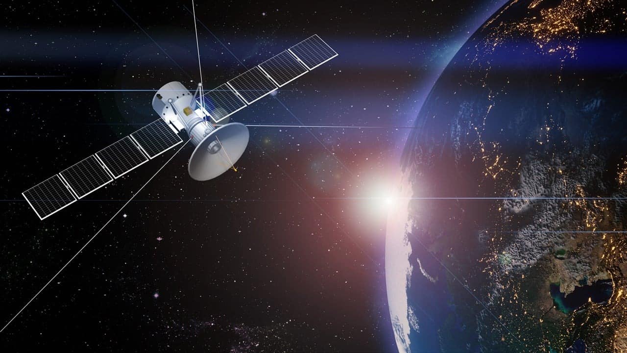 Elon Musk investe US$ 17 bilhões em licenças de espectro para fortalecer rede 5G via satélite