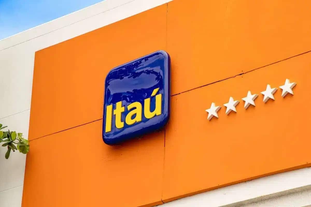 Itaú demite cerca de 1.000 em home office e reacende debate sobre controle digital