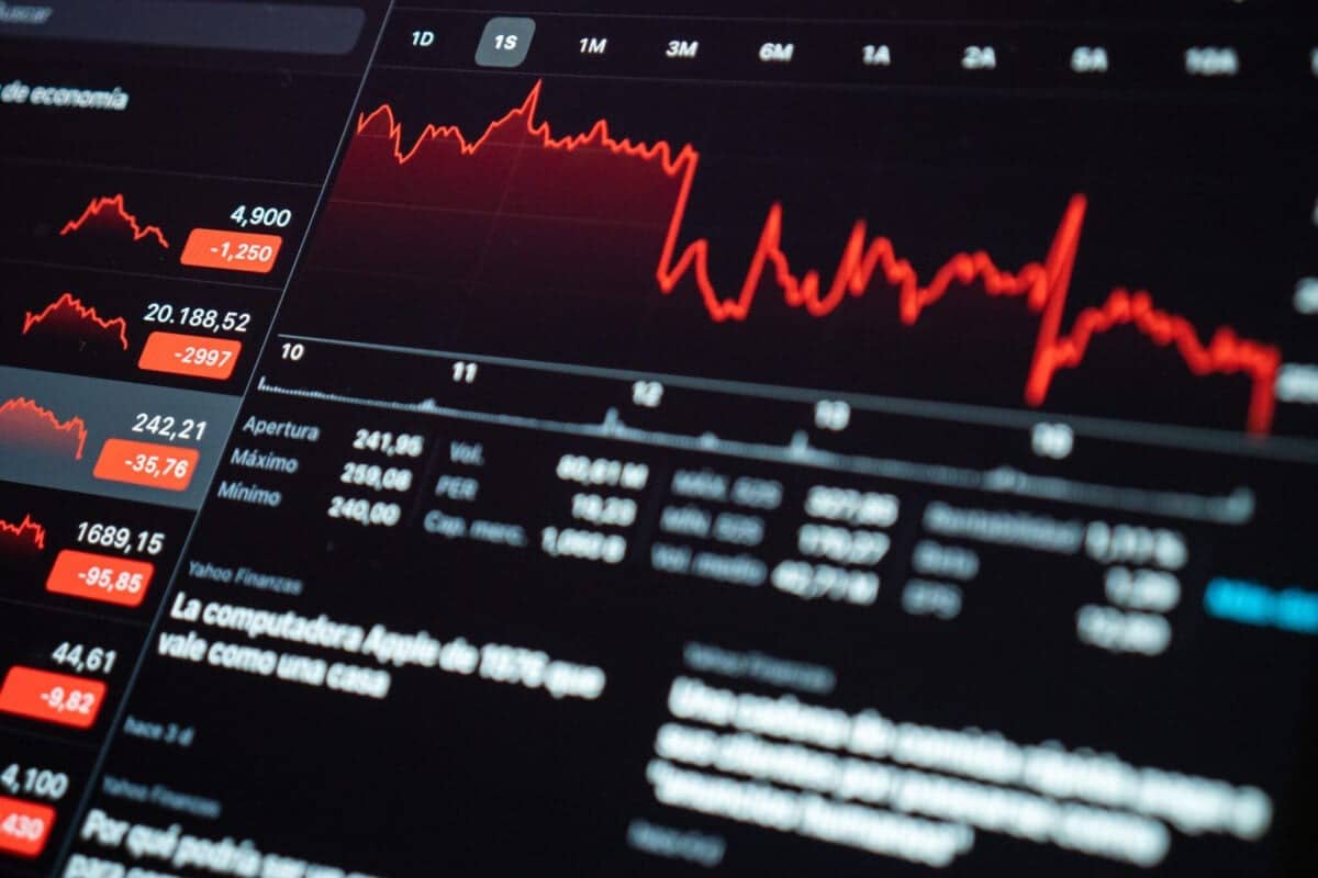 Mercados reagem positivamente: S&amp;P 500 e Nasdaq sobem com possível corte de juros pelo Fed