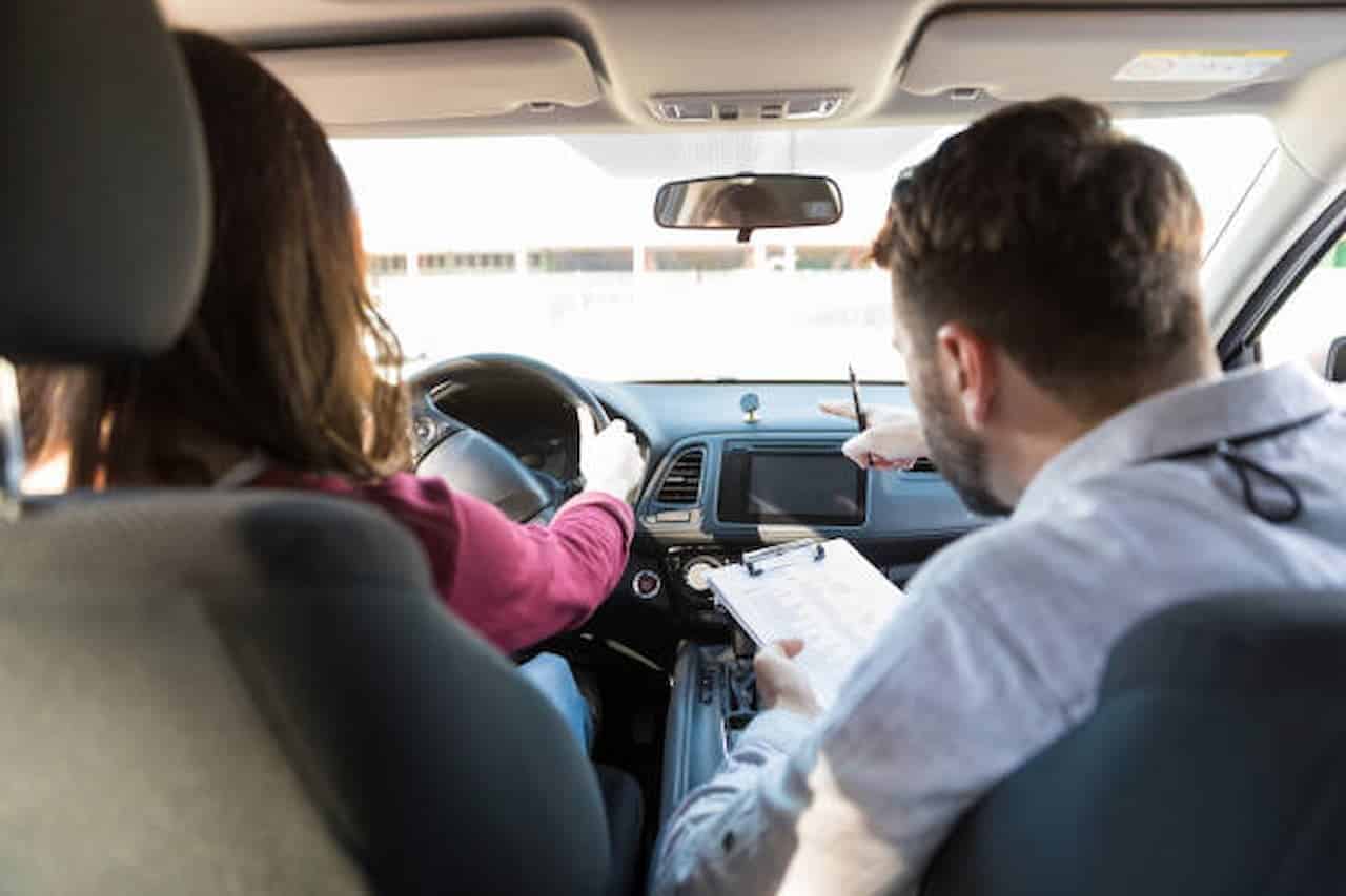Fim da exigência de autoescolas preocupa trabalhadores do setor
