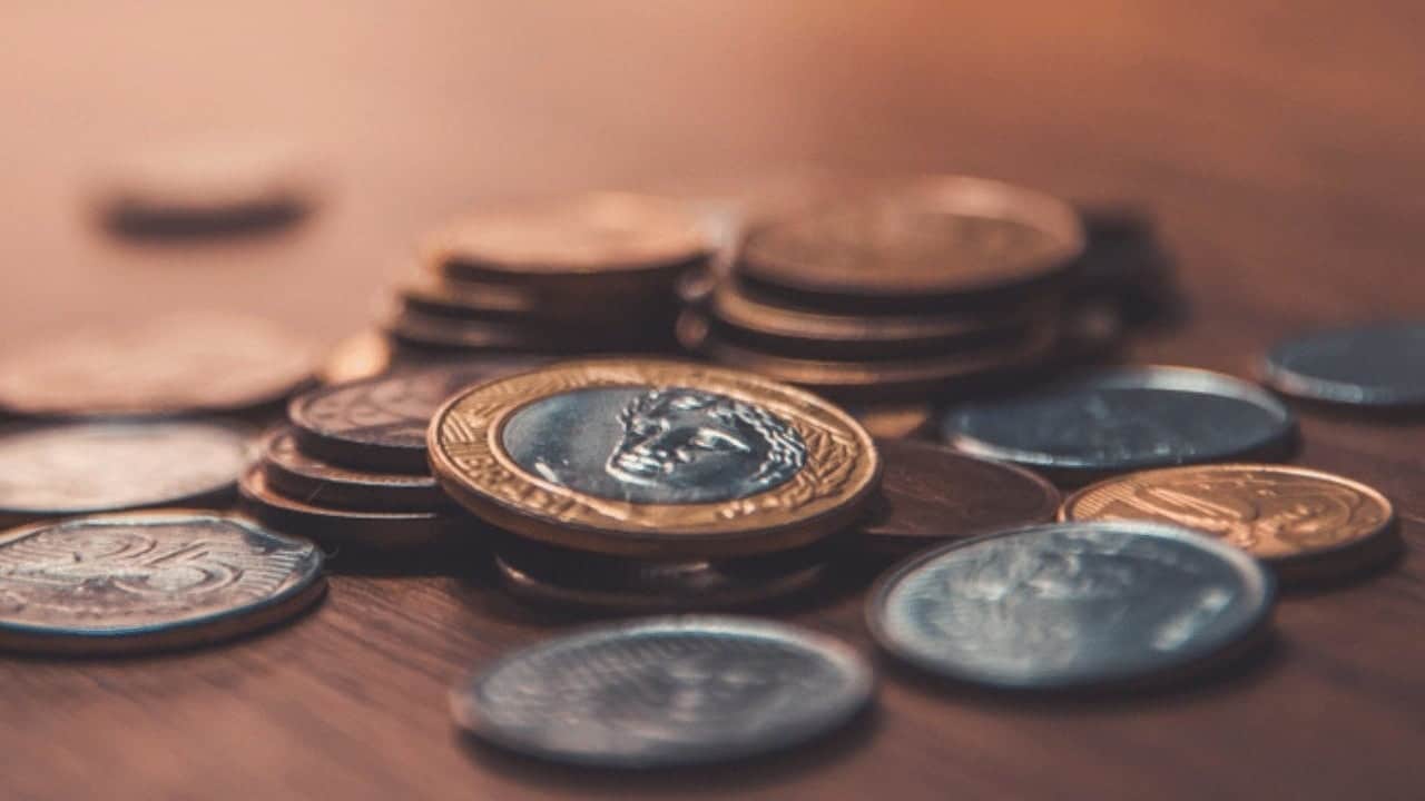 Moeda antiga pode te render R$ 2 mil; confira se você tem alguma