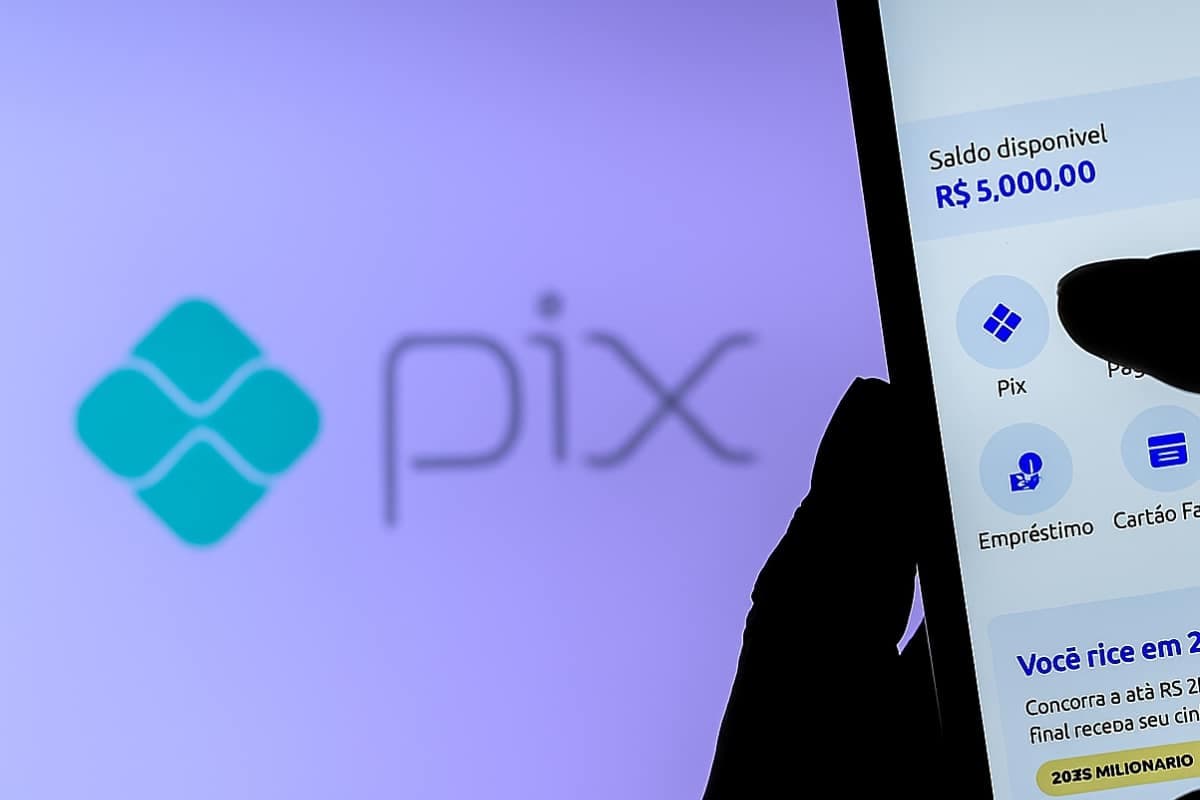 O fim do dinheiro vivo? saques caem 40% em 5 anos com a revolução do Pix