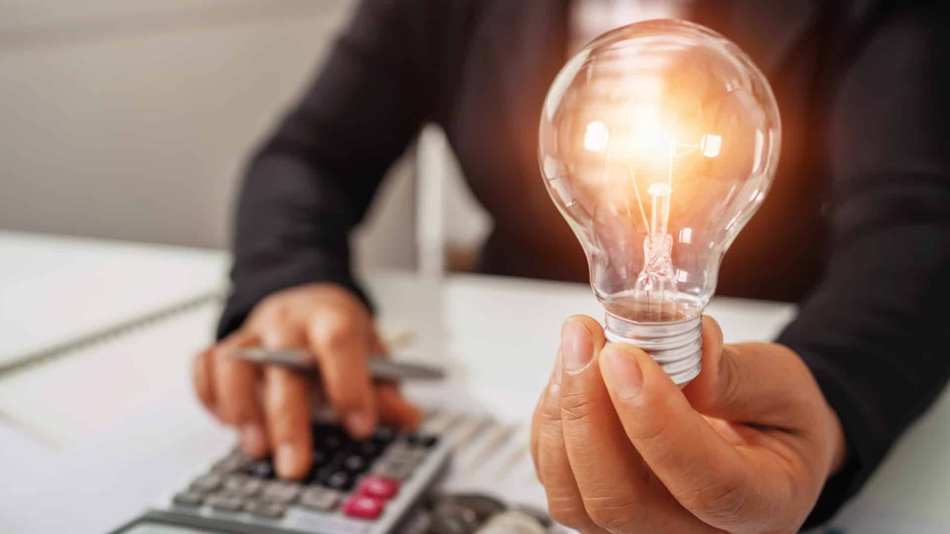 Aneel define bandeira amarela; consumidores podem esperar conta de luz menor
