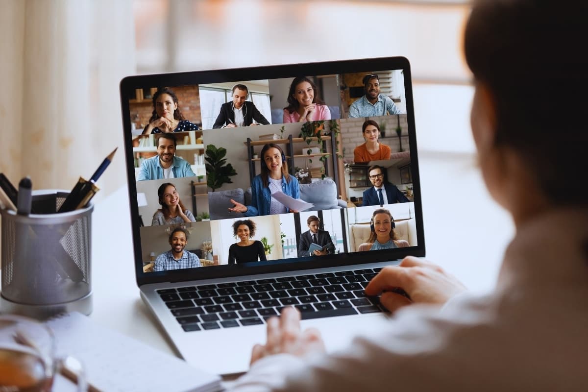 Quebra-Gelos Para Reuniões Remotas: Atividades Que Realmente Funcionam