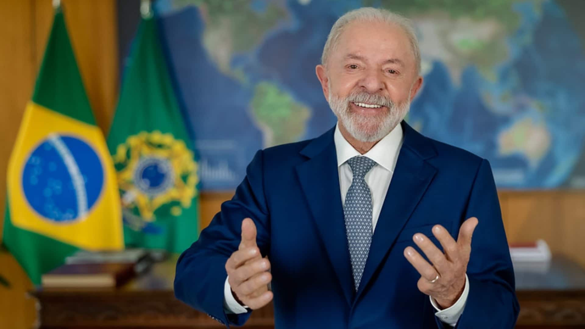Lula fala em ‘14º salário’ com isenção do IR e brinca sobre comprar tv para a copa