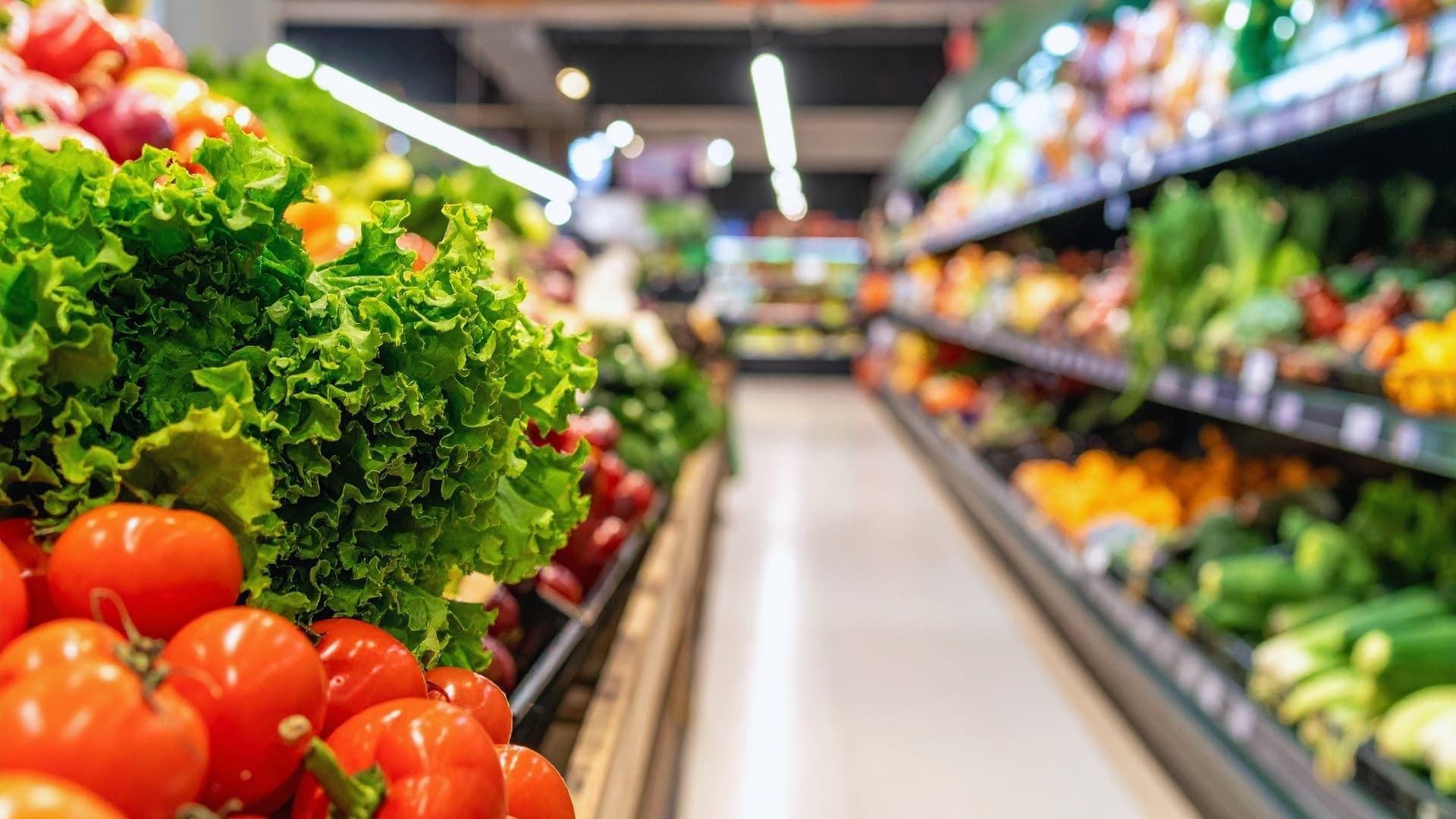 Crise no bolso? Supermercados passam a parcelar compras de alimentos