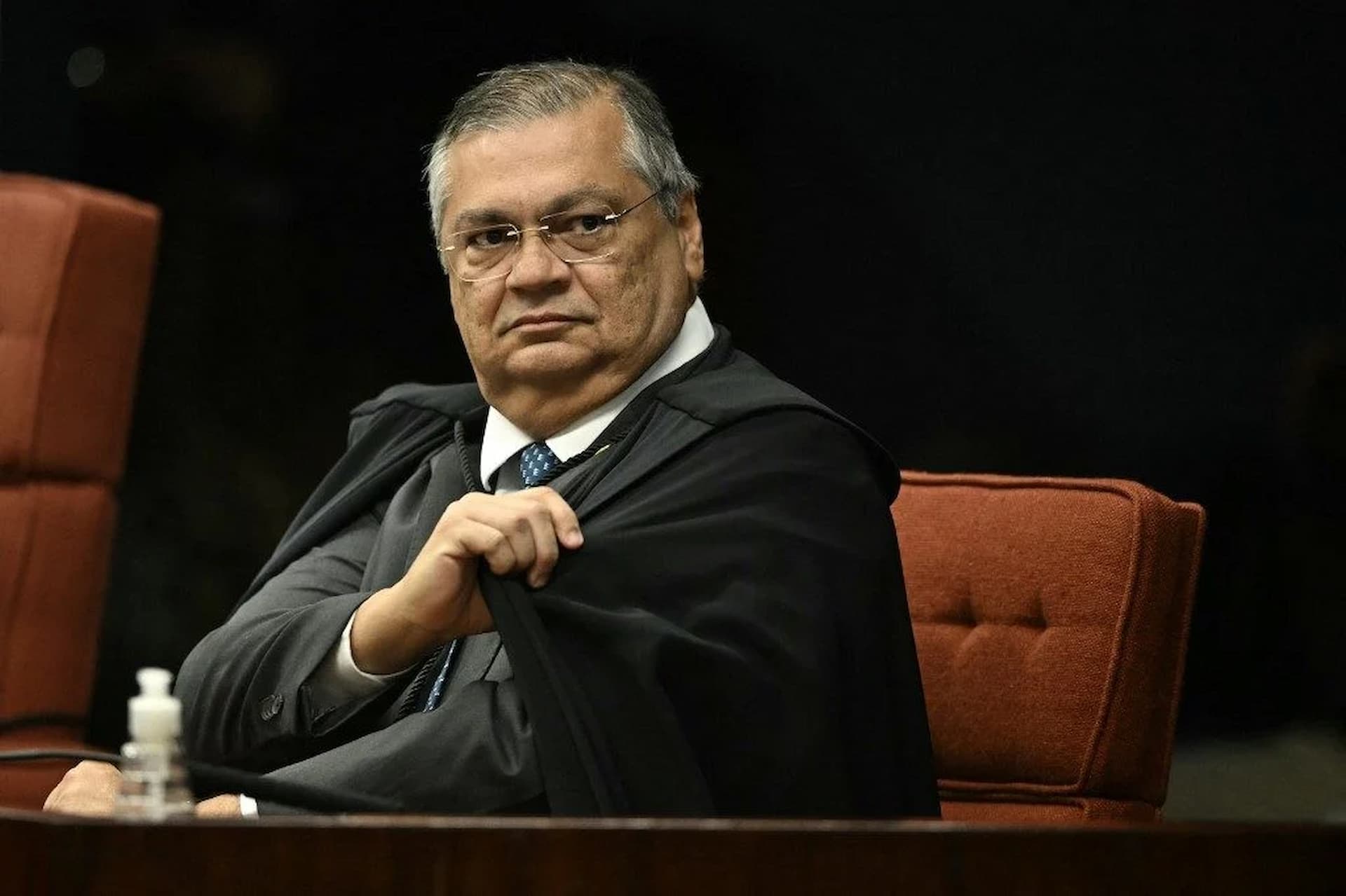 Bloqueio de bens de Cunha e Valdemar expõe divergência entre Dino e PGR