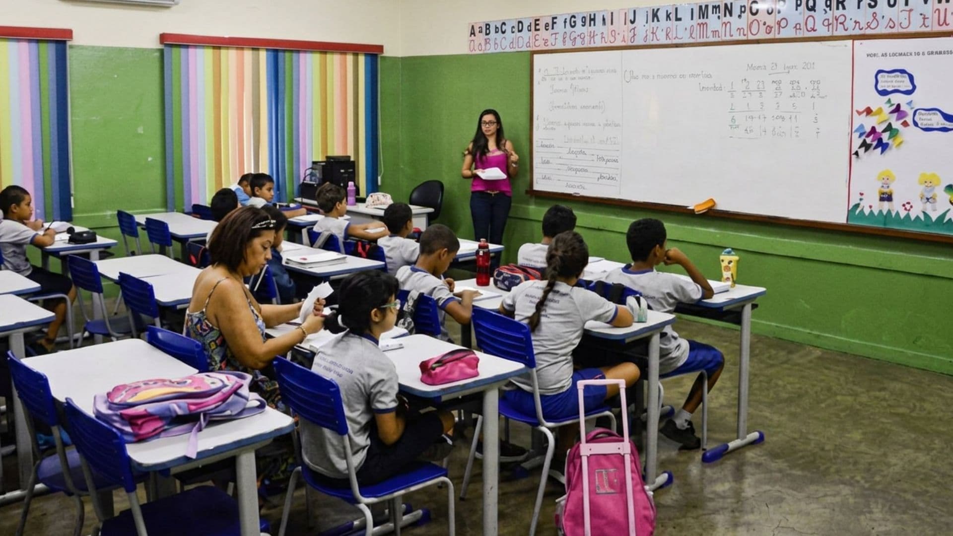 Novo piso de R$ 5.130 para professores entra em vigor com mudança na regra de reajuste