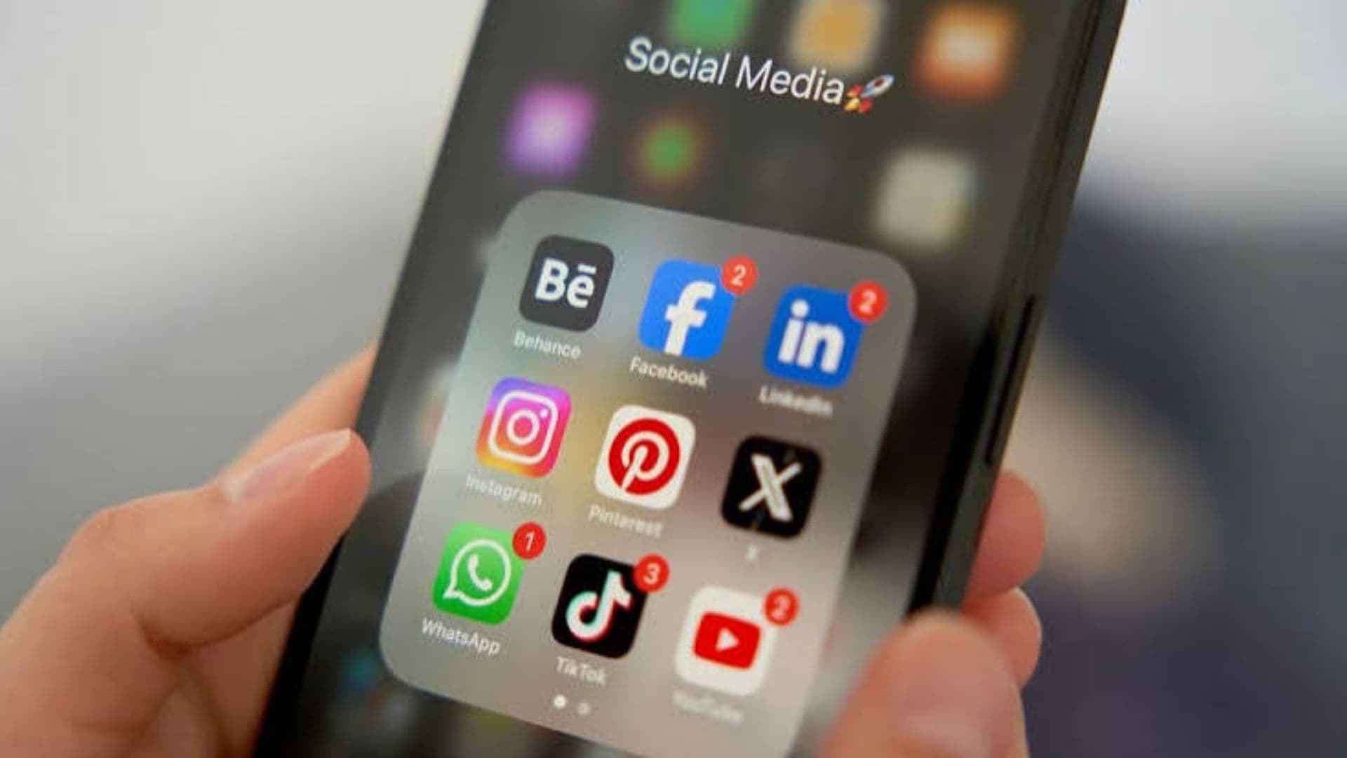 Criadores do iPhone e do Windows defendem limites para celulares e redes sociais entre crianças