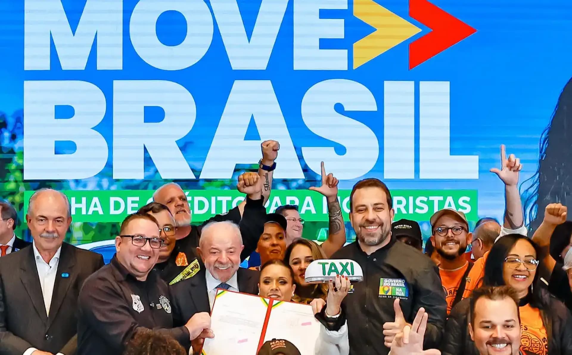 Motoristas de aplicativo e taxistas já contrataram R$ 1 bilhão pelo Move Brasil