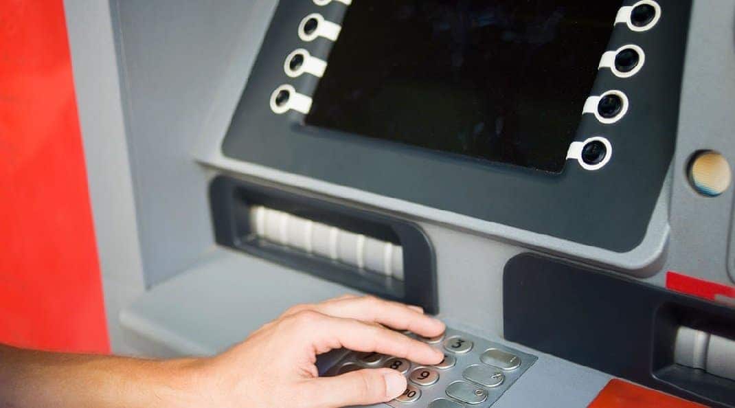 Como abrir conta corrente com serviços essenciais, sem pagar taxas