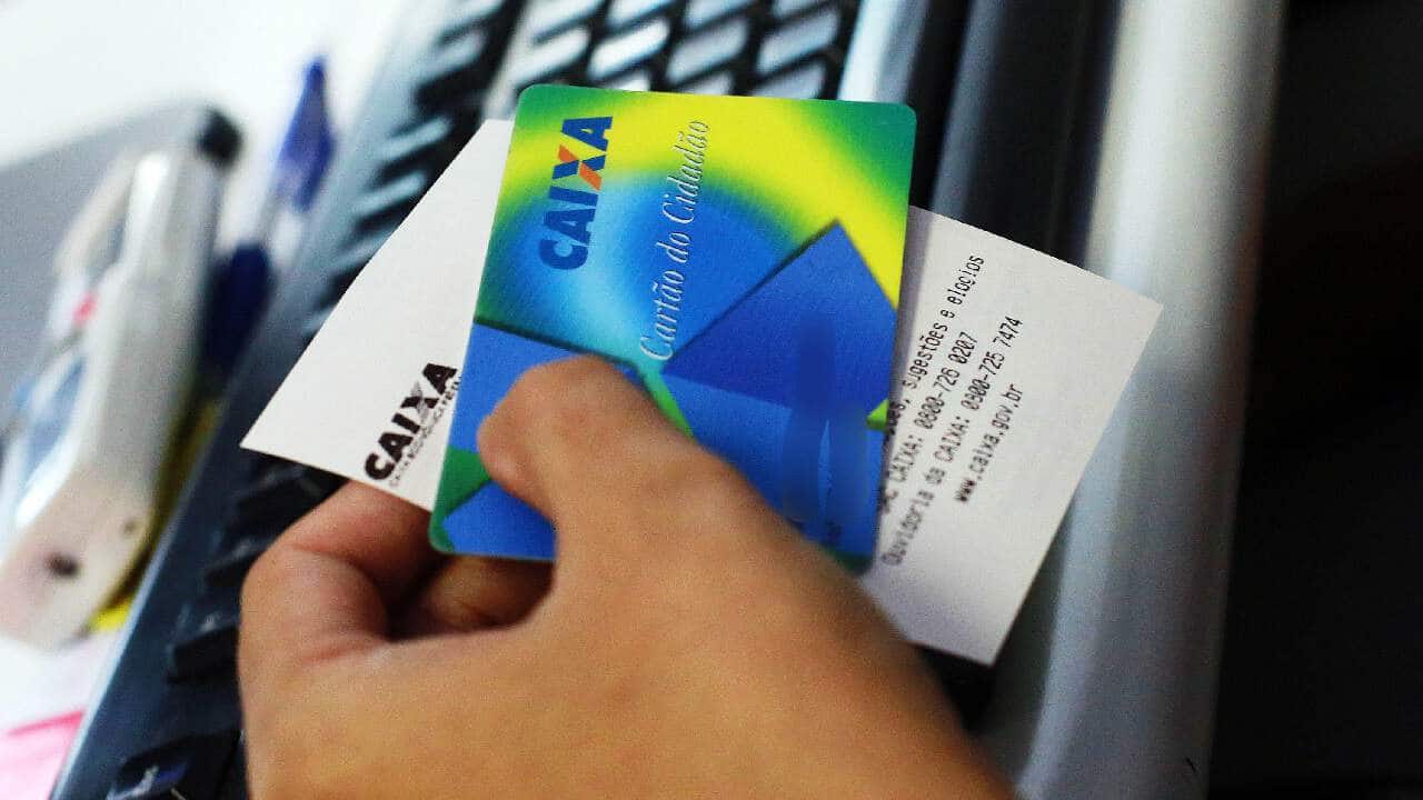 Mais de 2 milhões de trabalhadores perderam até R$ 998 do abono do PIS