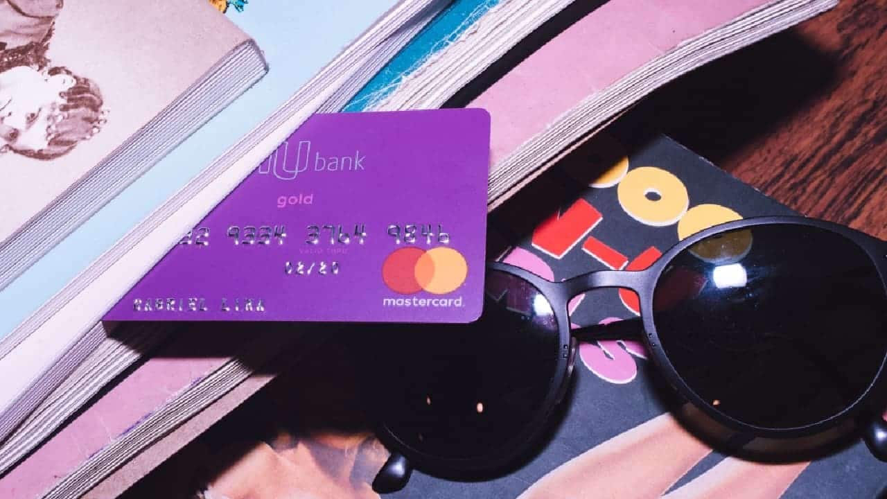 Como solicitar um cartão de crédito com nome personalizado no C6 Bank e no Nubank