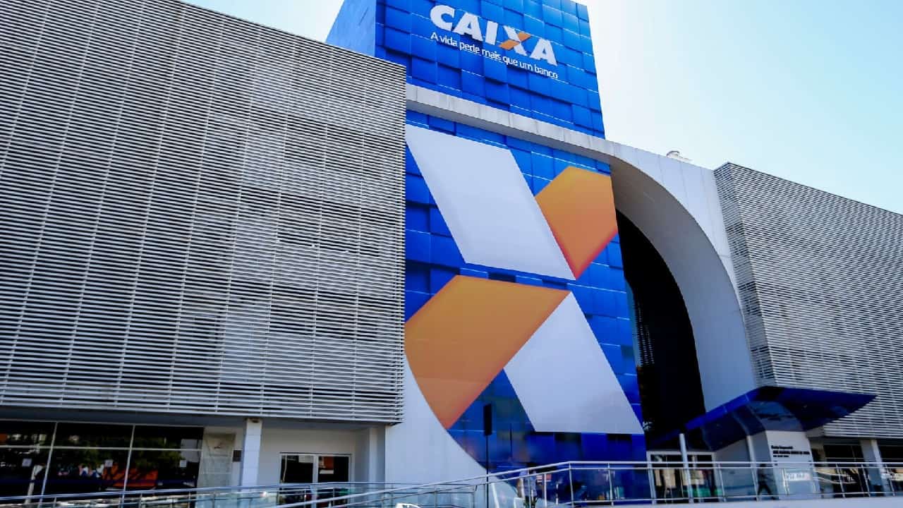 Qual a diferença entre os cartões sem anuidade Caixa Simples e Caixa SIM?