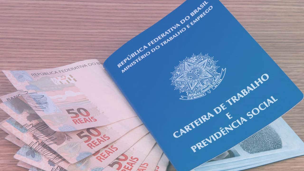 Salário mínimo vai passar de R$ 1 mil pela primeira vez na história