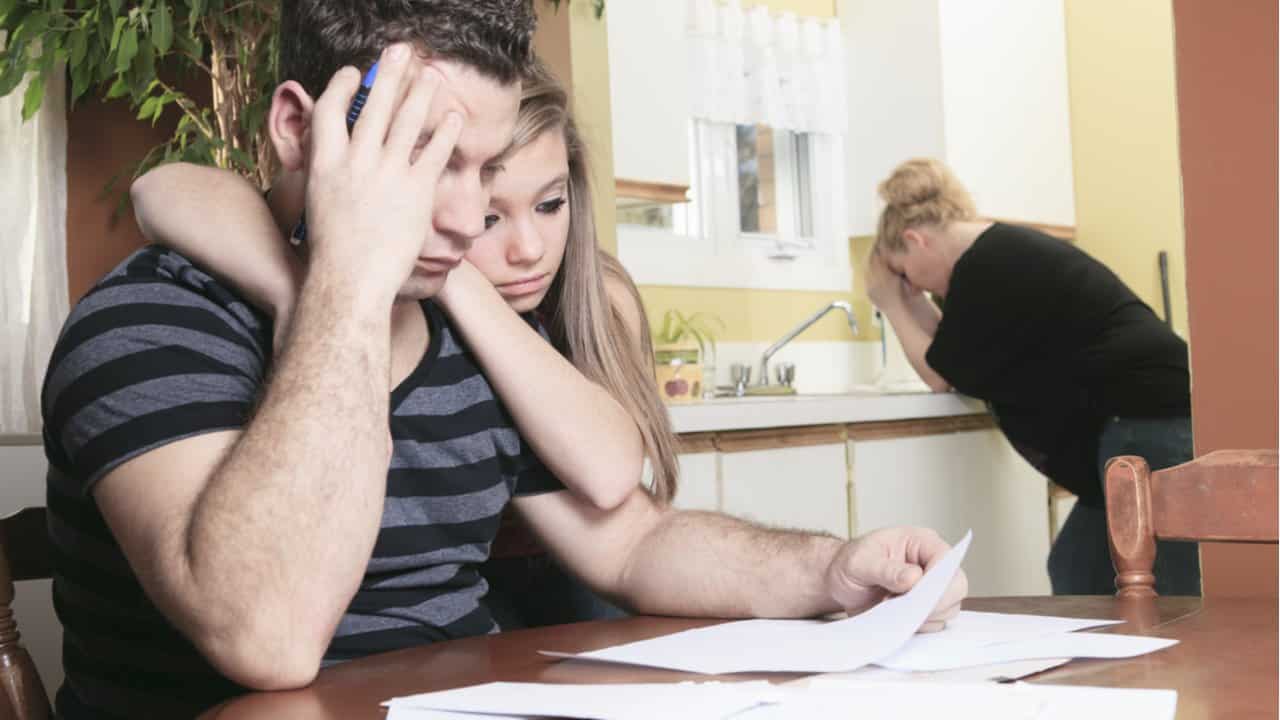 familiares endividados score