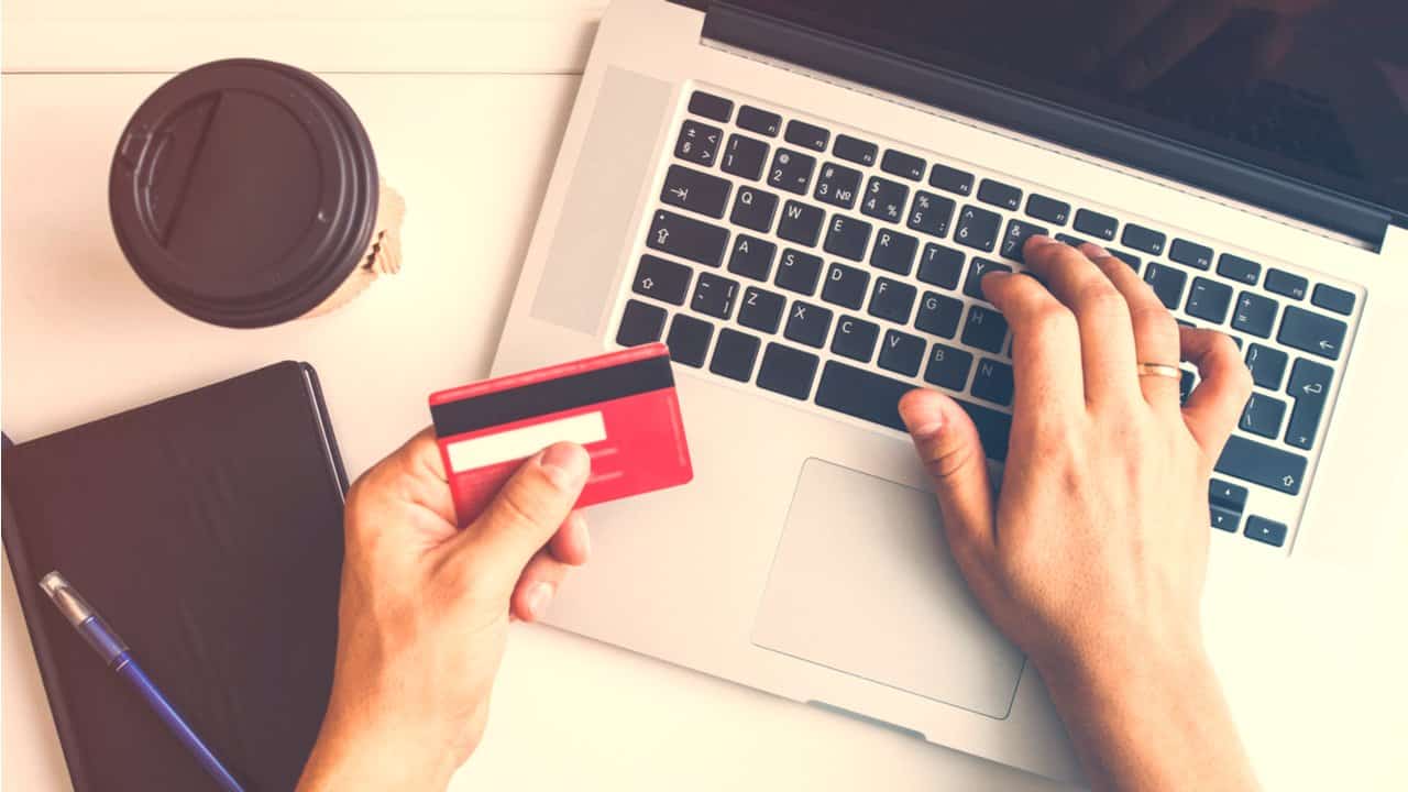 Truque para comprar em site estrangeiro com cartão de crédito nacional