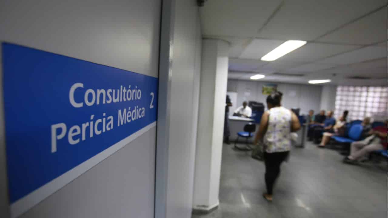 adiantar metade do 13º de aposentados e pensionistas