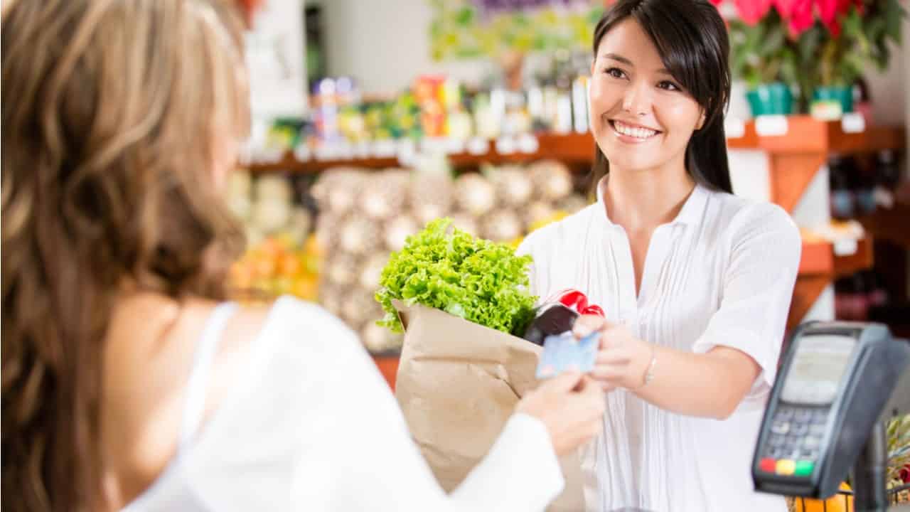 compras com cartoes em supermercados