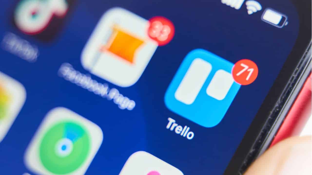Celular com print app Trello