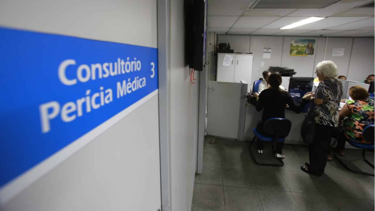 suspensĂŁo de pericias do INSS