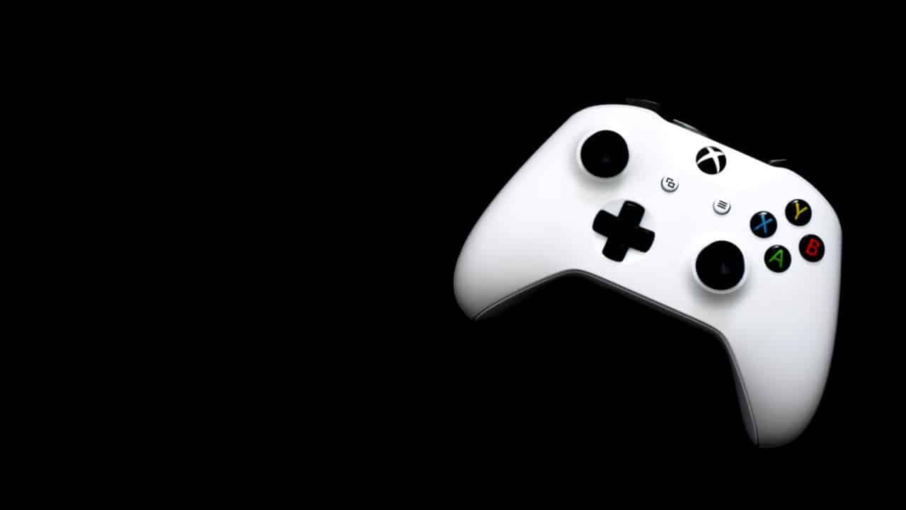 Microsoft sai na frente da Sony e reduz preço do Xbox