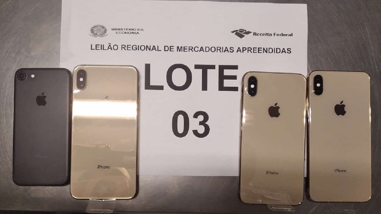 Imagem com celulares apreendidos em aeroportos para irem ao Leilão da Receita Federal