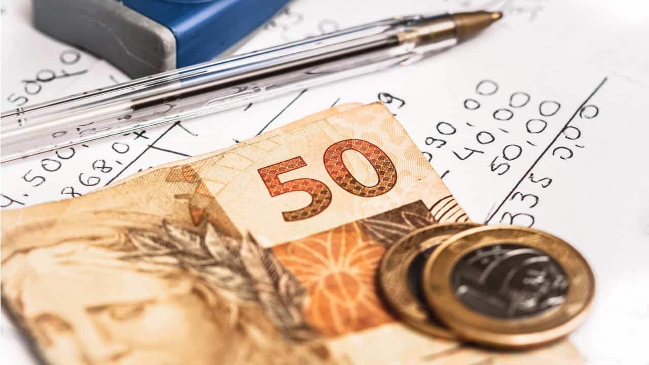 Febraban emite nota criticando redução do teto de juros do consignado; entenda
