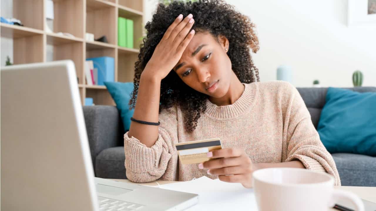 Estudo da Serasa aponta: um terço dos consumidores têm cinco ou mais cartões de crédito