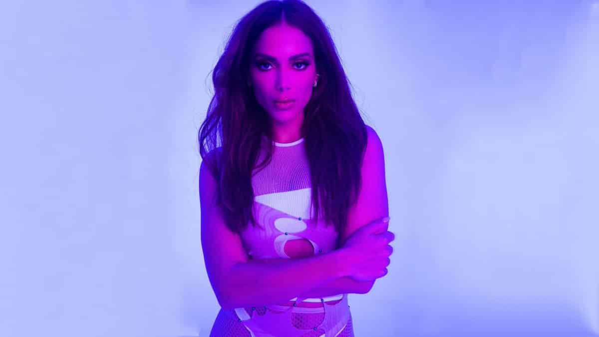 Nubank comemora a presença de Anitta no Top 1 Global do Spotify