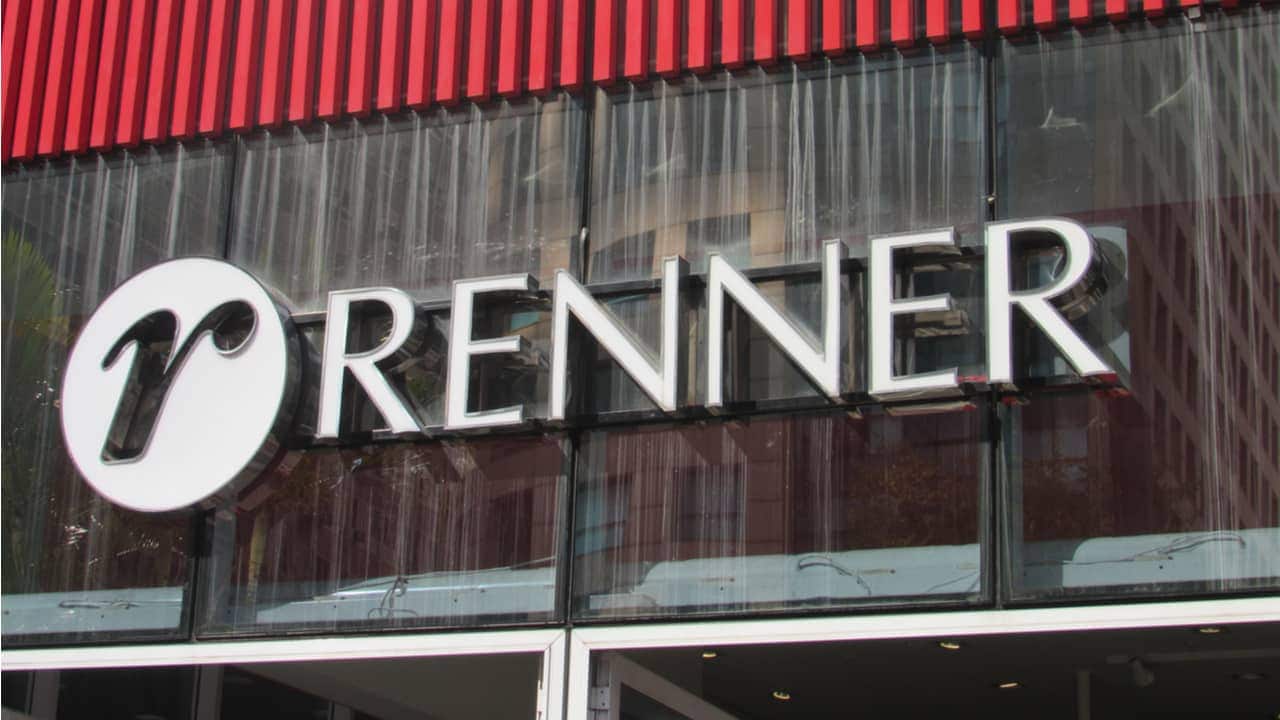 fachada de uma loja Renner