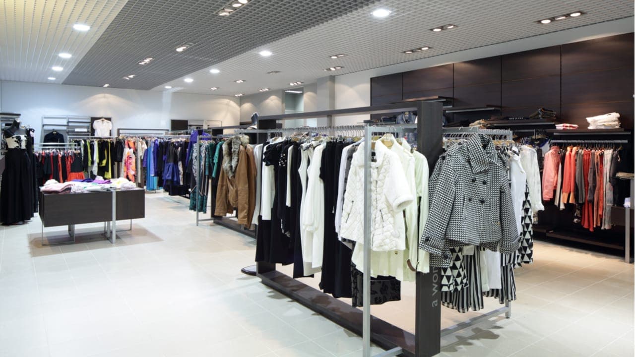 C&A com preço de Renner, Renner com preço de Zara: o que está acontecendo com as roupas?
