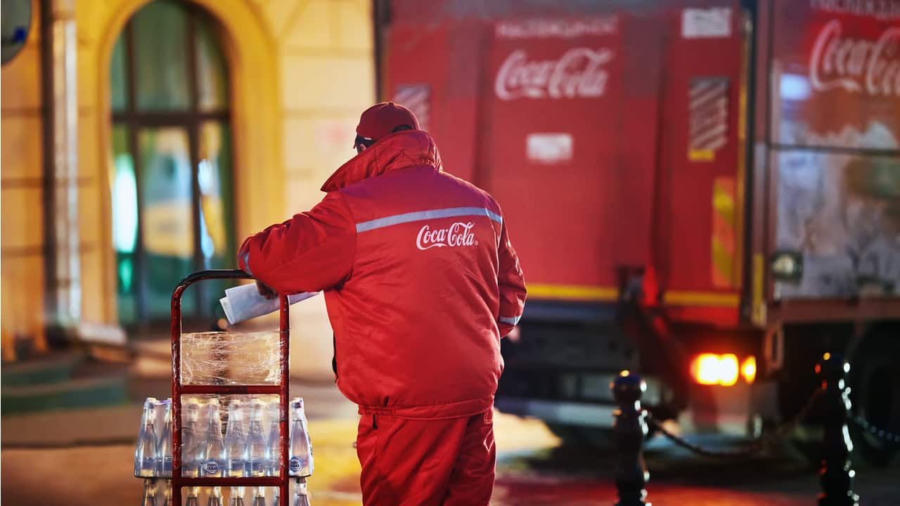 Coca-Cola FEMSA estĂĄ com mais de 200 vagas abertas: veja como conseguir