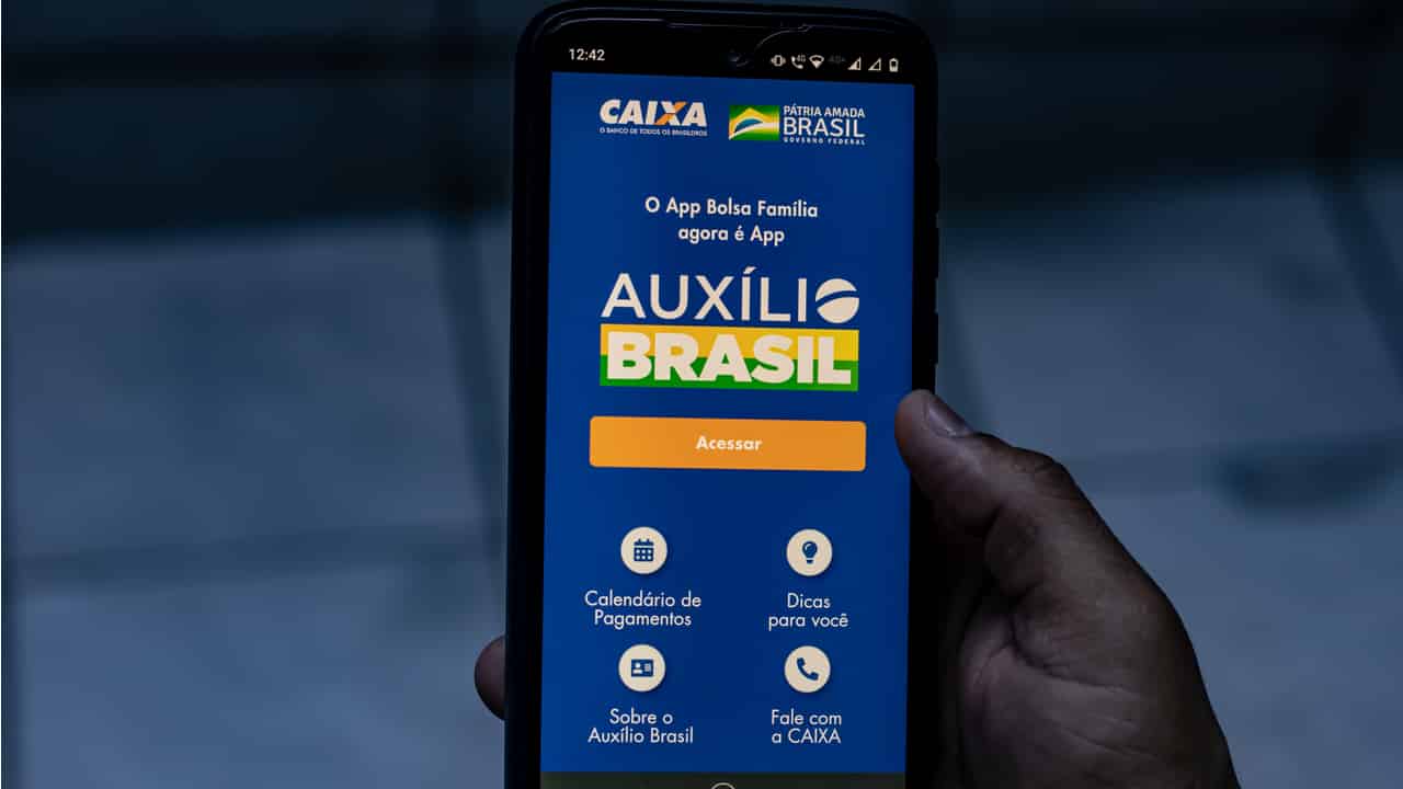 Governo vai pagar 13º do Auxílio Brasil e do Pix Caminhoneiro